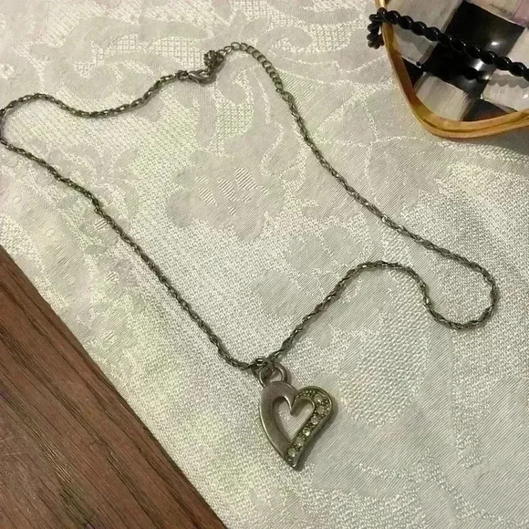 Jewelry - Vintage heart necklace